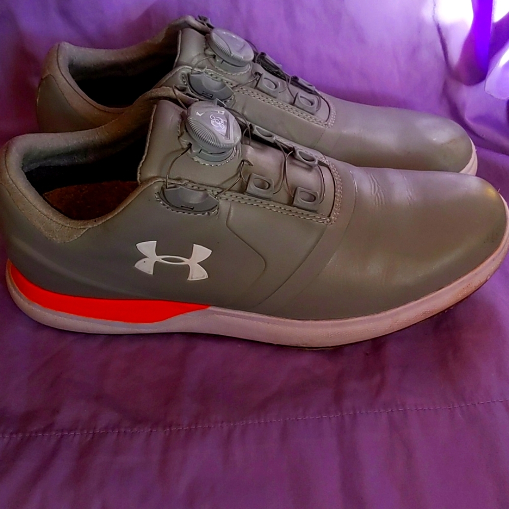 Golf shoes under armour